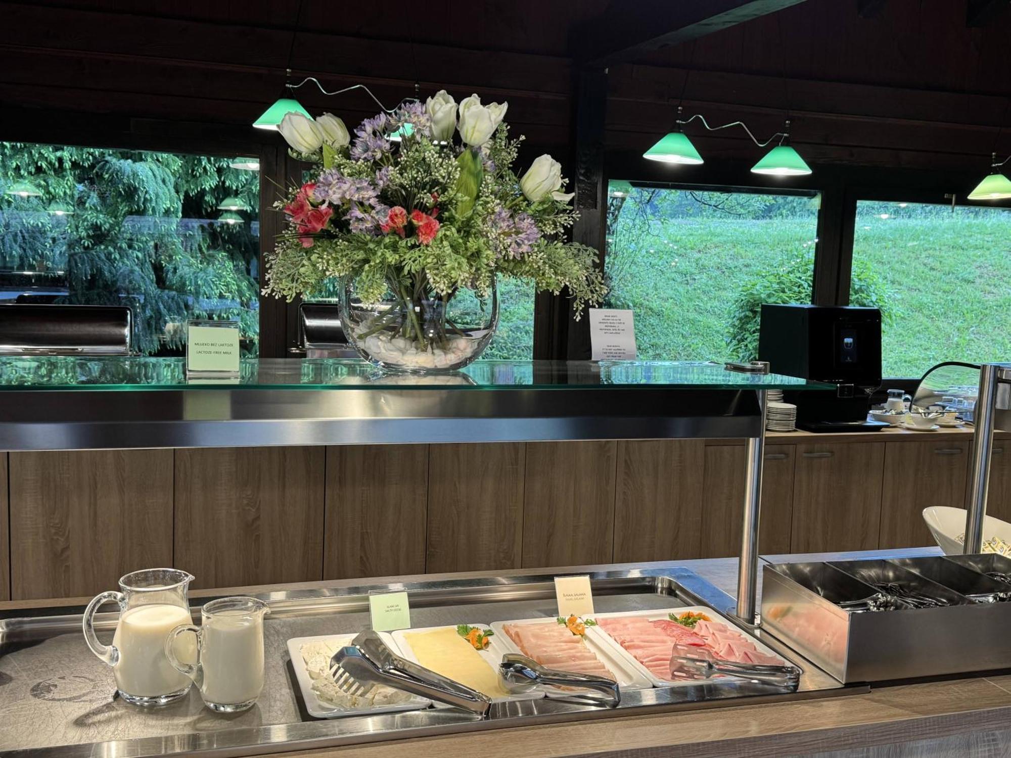 科拉纳简易别墅酒店 - 科拉纳营地 塞里特雷尼科 外观 照片