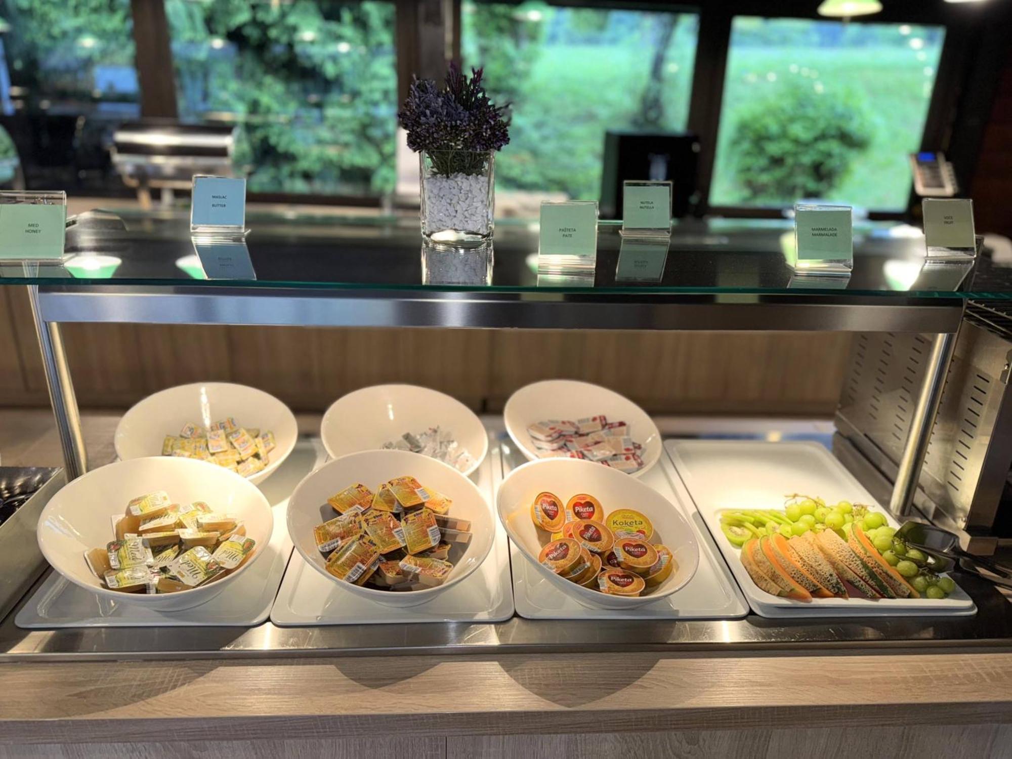 科拉纳简易别墅酒店 - 科拉纳营地 塞里特雷尼科 外观 照片